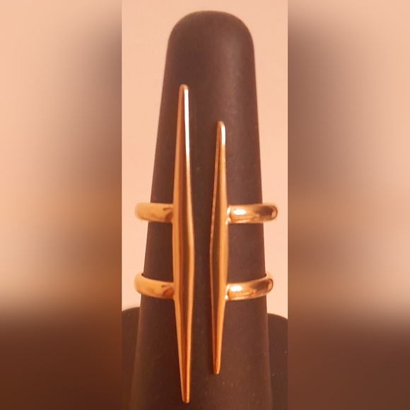 Stylish Gold Ring - Picture 1 of 1